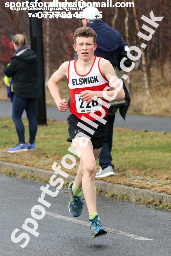 Boys and Girls under-15s Good Friday Elswick Harriers Relay, Newburn, Newcastle. Photo: David T. Hewitson/Sports for All Pics